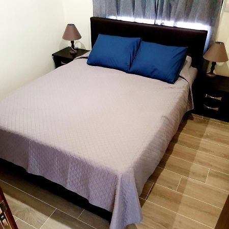 2 Bedroom Cozy Apartment Near Tourist Area, 200M From Sea Paphos Kültér fotó