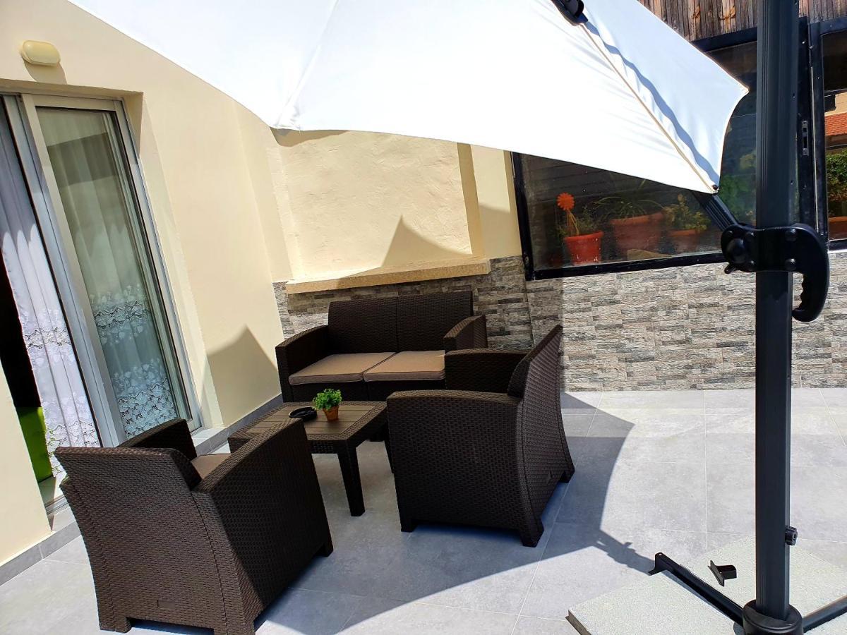 2 Bedroom Cozy Apartment Near Tourist Area, 200M From Sea Paphos Kültér fotó