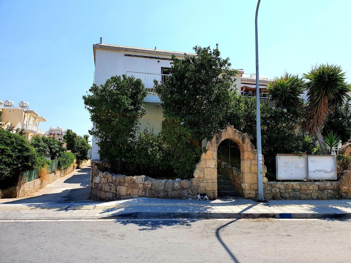 2 Bedroom Cozy Apartment Near Tourist Area, 200M From Sea Paphos Kültér fotó